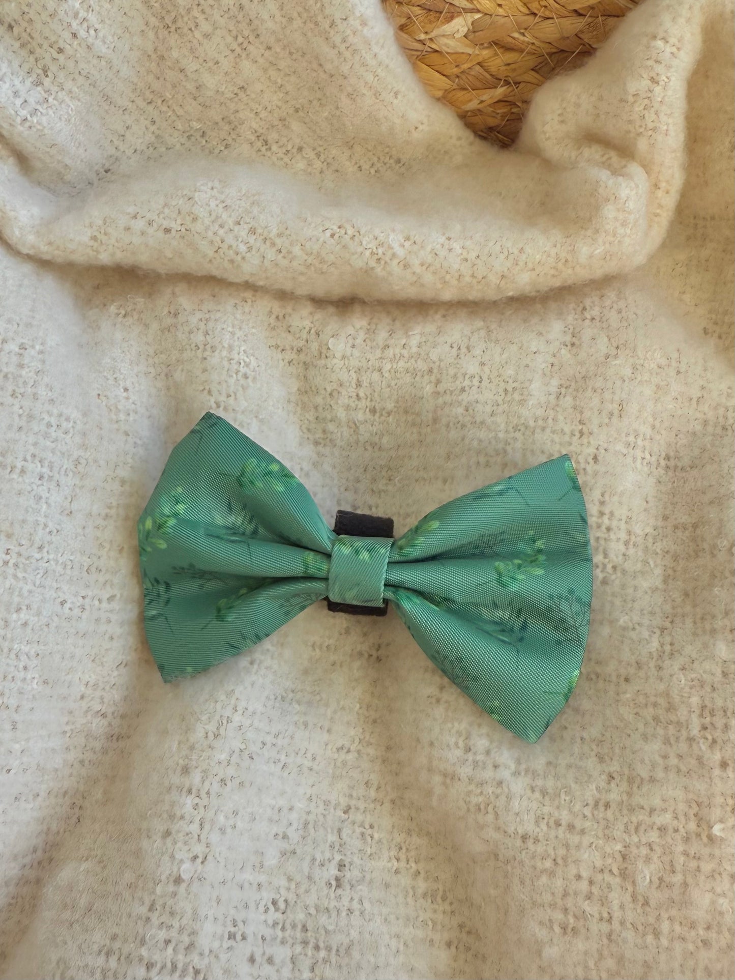 Leafy Luxe Bow